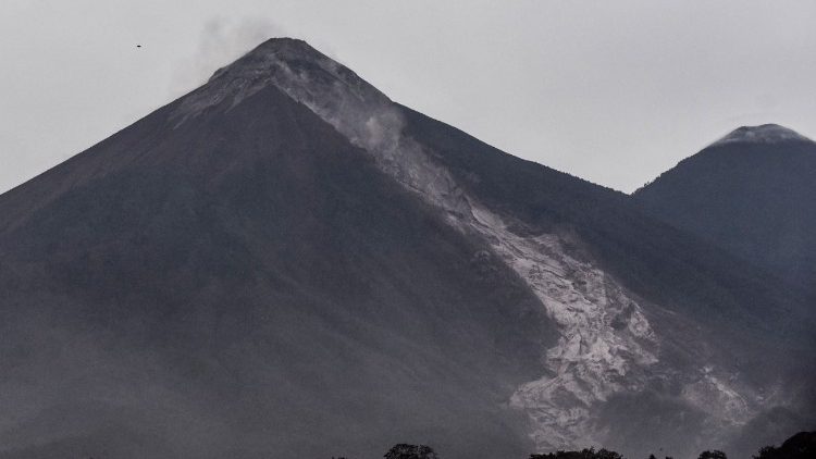 guatemala-volcano-fuego-1528124257784.jpg