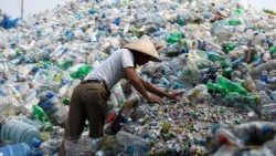 vietnam-asia-environment-waste-plastic-1528167783734.jpg