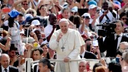 vatican-pope-audience-religion-1528272147376.jpg