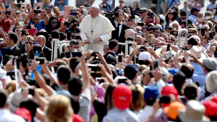 vatican-pope-audience-religion-1528273951869.jpg
