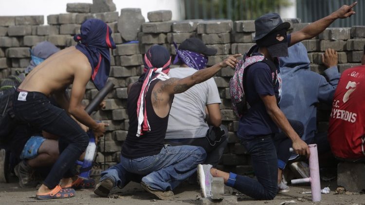 nicaragua-unrest-protest-mortar-1528600361023.jpg