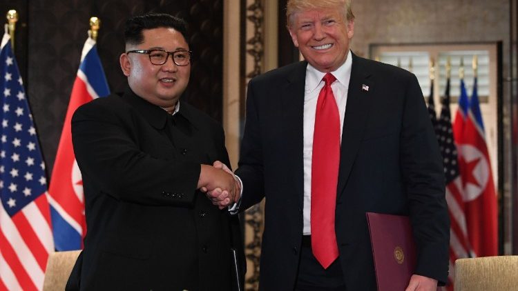 Ein herzlicher Händedruck macht Hoffnung auf den Weltfrieden: Kim Jong-un und Donald Trump