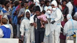 italy-europe-migrants-rescue-1528882148956.jpg