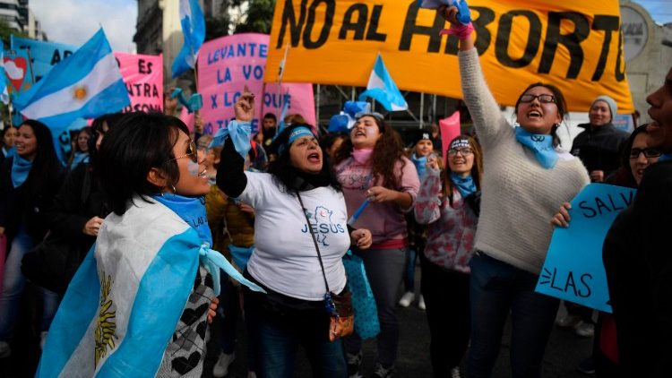 Manifestants opposés à l'avortement, le 13 juin 2018, à Buenos Aires.