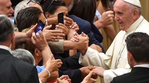 Papst: Flüchtlinge nicht ertrinken lassen!