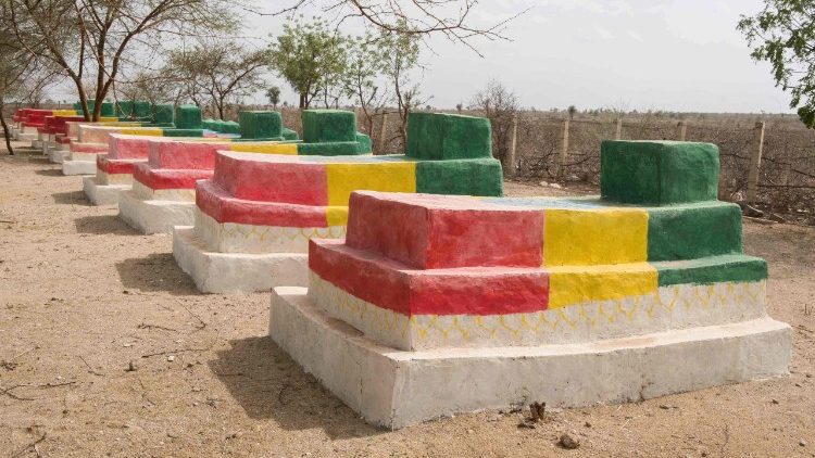 Tombe di soldati etiopi, nella località contesa di Badme, morti nella guerra contro l'Eritrea