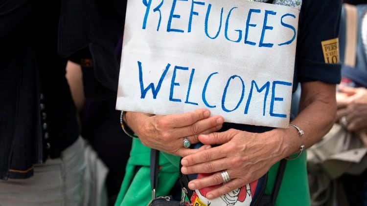 European demonstrators show support for migrants and refugees in Paris