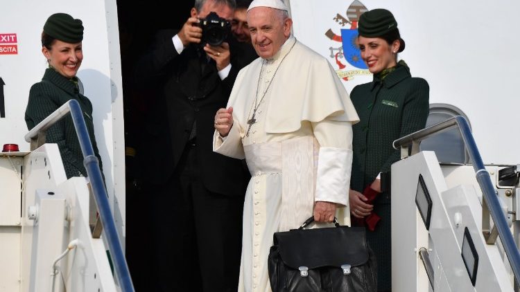 Папа Франциск вирушає до Женеви