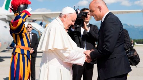 Pápež začal návštevu Ženevy stretnutím s prezidentom Švajčiarska