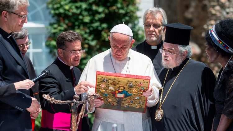 Il Papa con esponenti di diverse Chiese e confessioni cristiane nella visita al Consiglio Ecumenico delle Chiese, Ginevra 21.06.2018