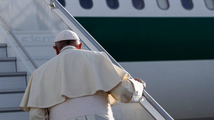 Papa Francisco retorna a Roma