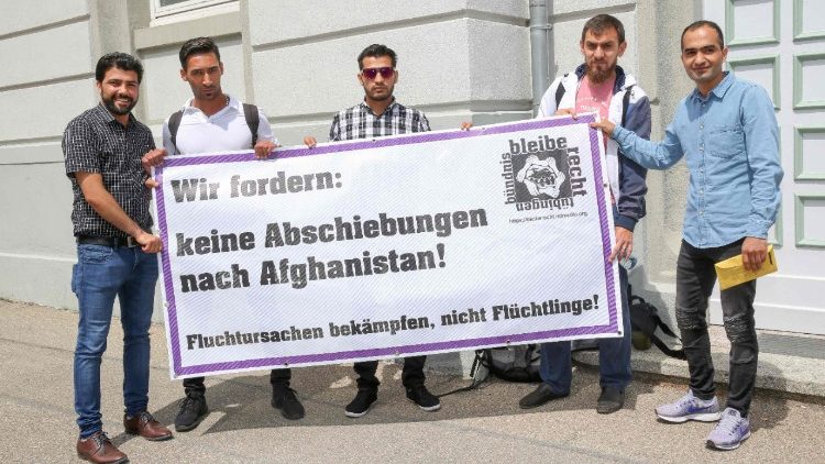 Afghanische Flüchtlinge Ende Juni vor einem Gericht in Sigmaringen