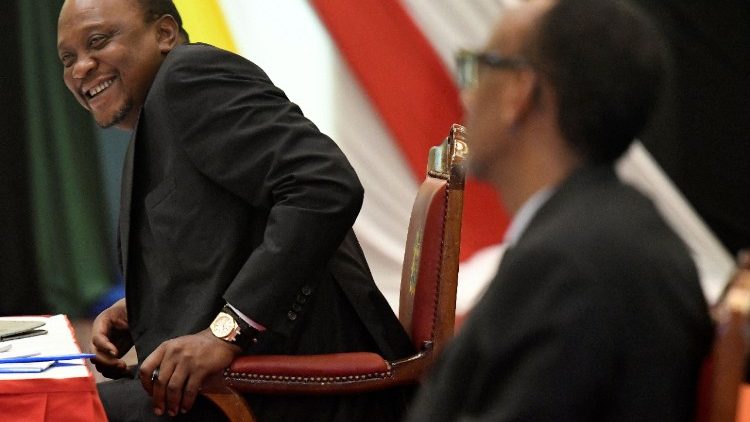Uhuru Kenyatta, der kenianische Präsident, steht in der Kritik: Er soll etwas gegen die Korruption im Land unternehmen. 