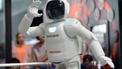 files-japan-science-robot-company-honda-asimo-1530153855045.jpg