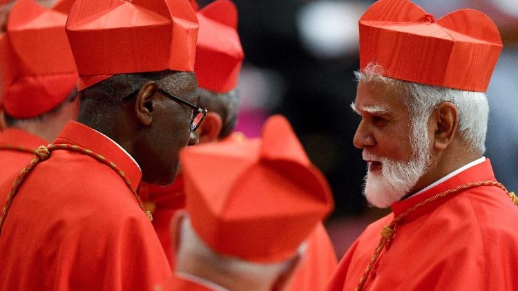 Le cardinal Joseph Coutts (à droite) lors du consistoire du 28 juin 2018.