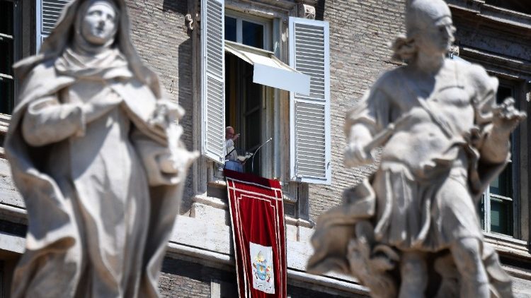 Le Pape, à la fenêtre du Palais apostolique