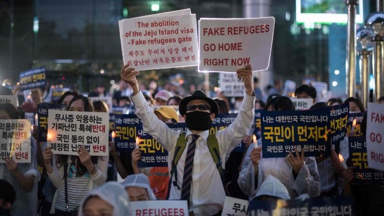 Protesty Koreańczyków wobec przyjmowania uchodźców z Jemenu