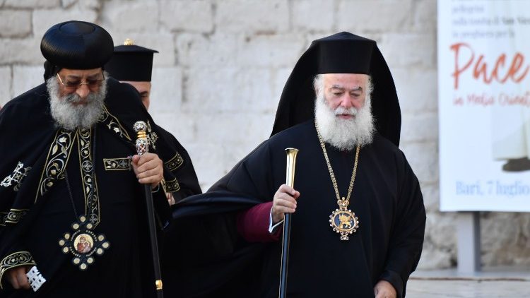 Archivbild: Koptischer Papst Tawadros II. und Patriarch Theodoros II. (rechts)