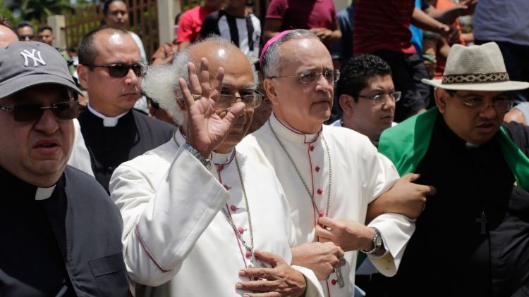Kardinal Brenes i biskup Báez Ortega