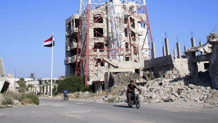 La bandiera siriana sventola a Daraa