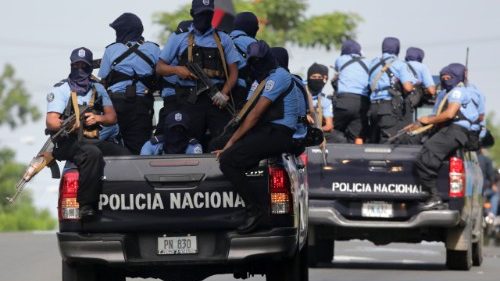 Nicaraguan troops surround opposition stronghold