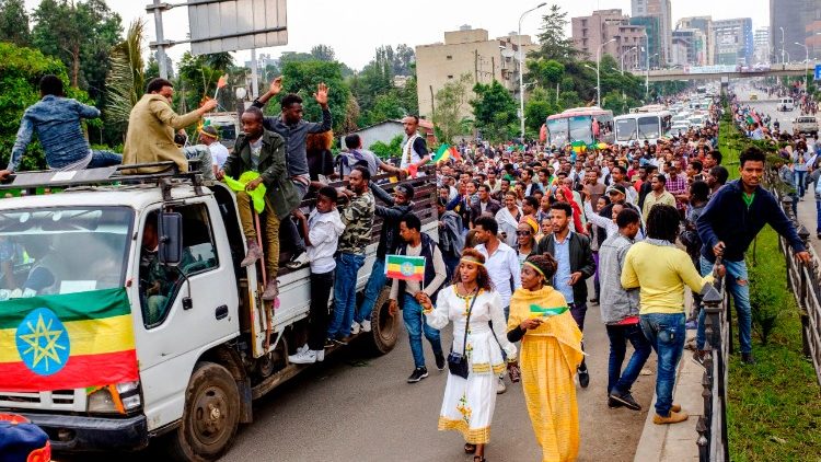 人们欢迎厄立特里亚总统的到来