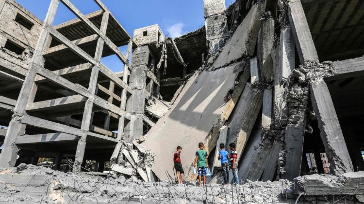 População está com medo, afirma pároco de Gaza
