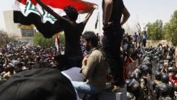 iraq-unrest-demonstration-1531669061366.jpg