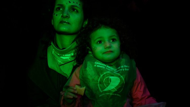 Argentina: Majka i dijete, protesti protiv pobačaja