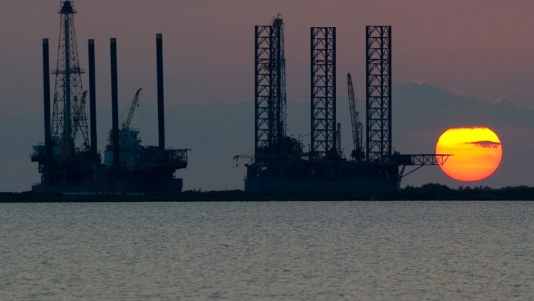 Нафтавая платформа ў акіяне