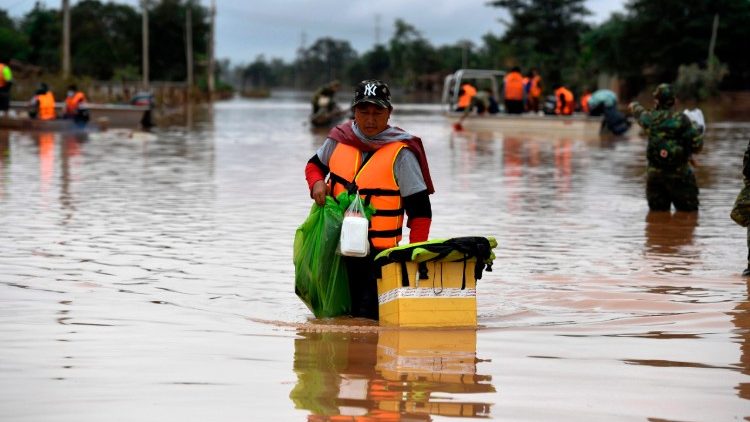 Alluvione in Laos a causa del crollo di una diga