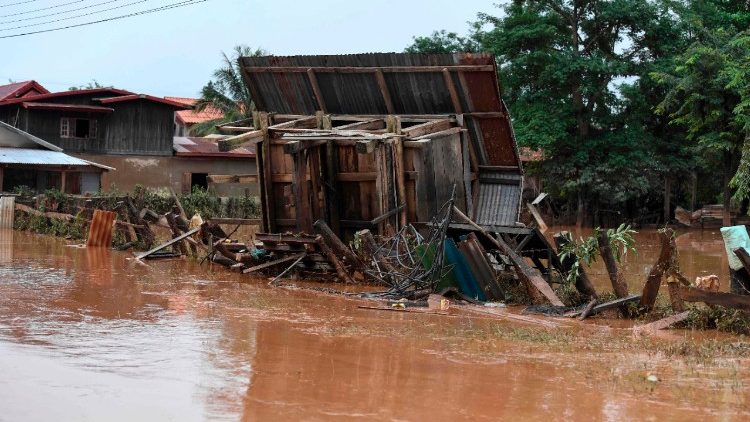 فيضانات في لاوس 