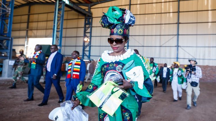 Une militante du Zanu-PF, le parti au pouvoir au Zimbabwe, le 25 juillet 2018. 