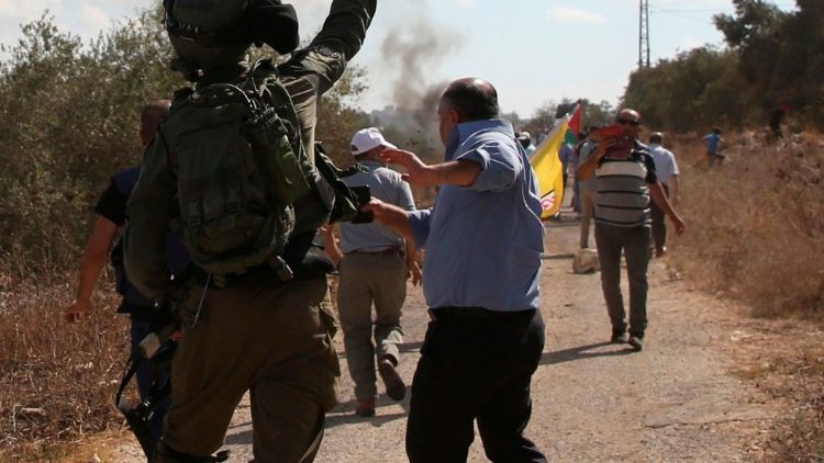 Zusammenstöße zwischen palästinensischen Demonstranten und israelischen Sicherheitskräften bei Protesten gegen die Enteignung palästinensischen Landes bei Nablus 