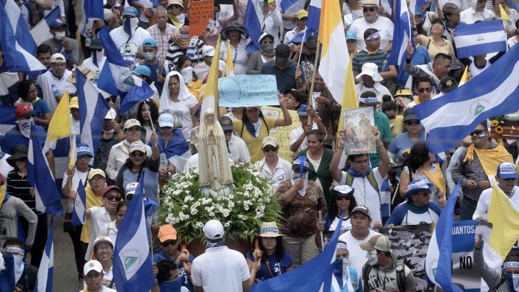 Nach zwei Stunden Marsch versammelten sich die Demonstranten vor der Kathedrale in Managua