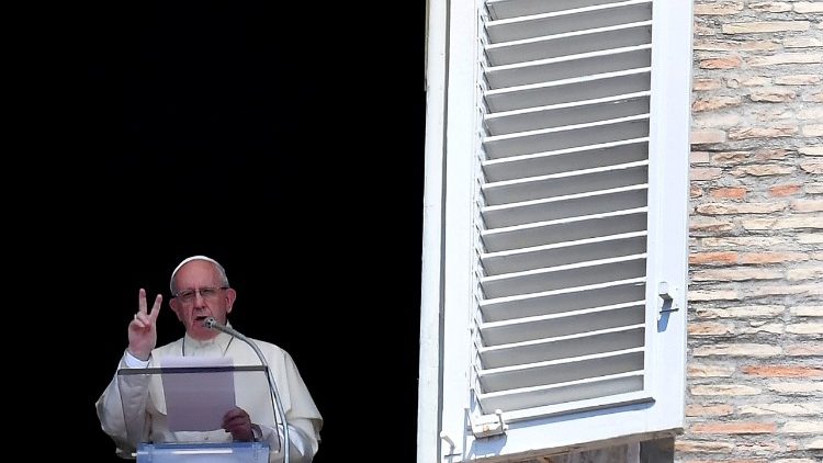 ĐTC trong buổi đọc Kinh Truyền tin tại Vatican