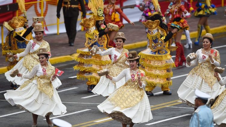 Người dân Peru trong một lễ hội