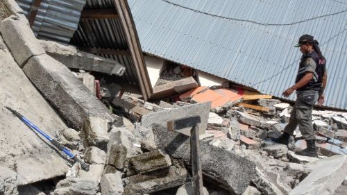 इंडोनेशिया में भूकंप से 13 लोगों की मौत 