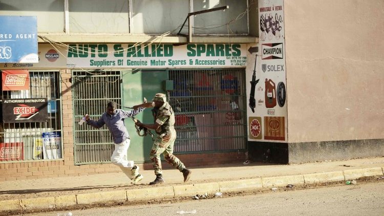 Doch nicht ganz so ruhig: laut Agenturberichten gab es heute in Harare vereinzelt Proteste
