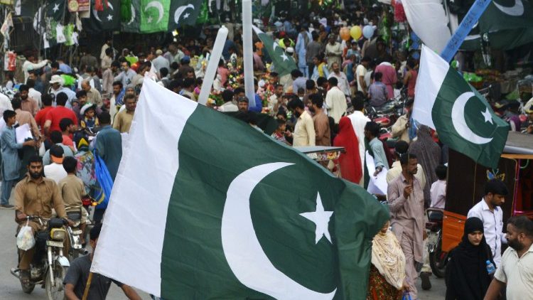 Des Pakistanais s'apprêtant à célébrer le 71ème anniversaire de l'Indépendance du pays le 14 août prochain. 