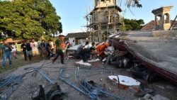 indonesia-quake-1533562754011.jpg