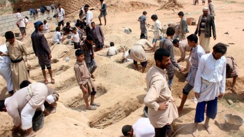 Mueren 20 niños en un violento atentado en Yemen