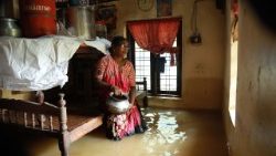 topshot-india-weather-flood-1533921572299.jpg