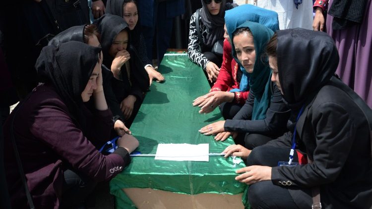 Оплакване на жертвите на самоубийствената атака в Кабул, извършена на 16 август 2018