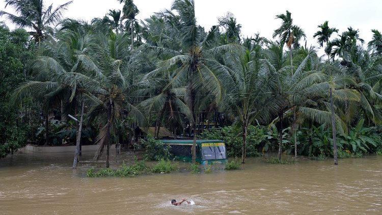 india-weather-flood-1534515161038.jpg