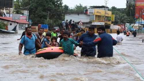केरल में बाढ़ पीड़ितों की मदद हेतु धर्माध्यक्षों की अपील