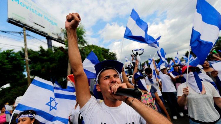 Protestujący domagający się ustąpienia z urzędu prezydenta Nikaragui