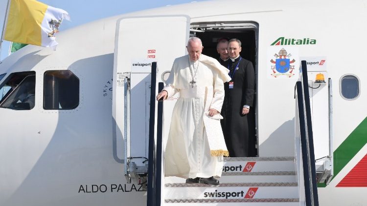 Às 10h43 deste sábado, 25 de agosto, o Papa Francisco descia as escadas do Airbus da Alitália para pisar em terras irlandesas
