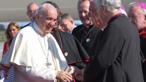 Papst beginnt Besuchsprogramm in Irland