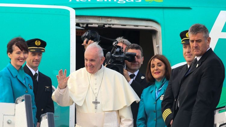 Pope Francis greeting Ireland farewell